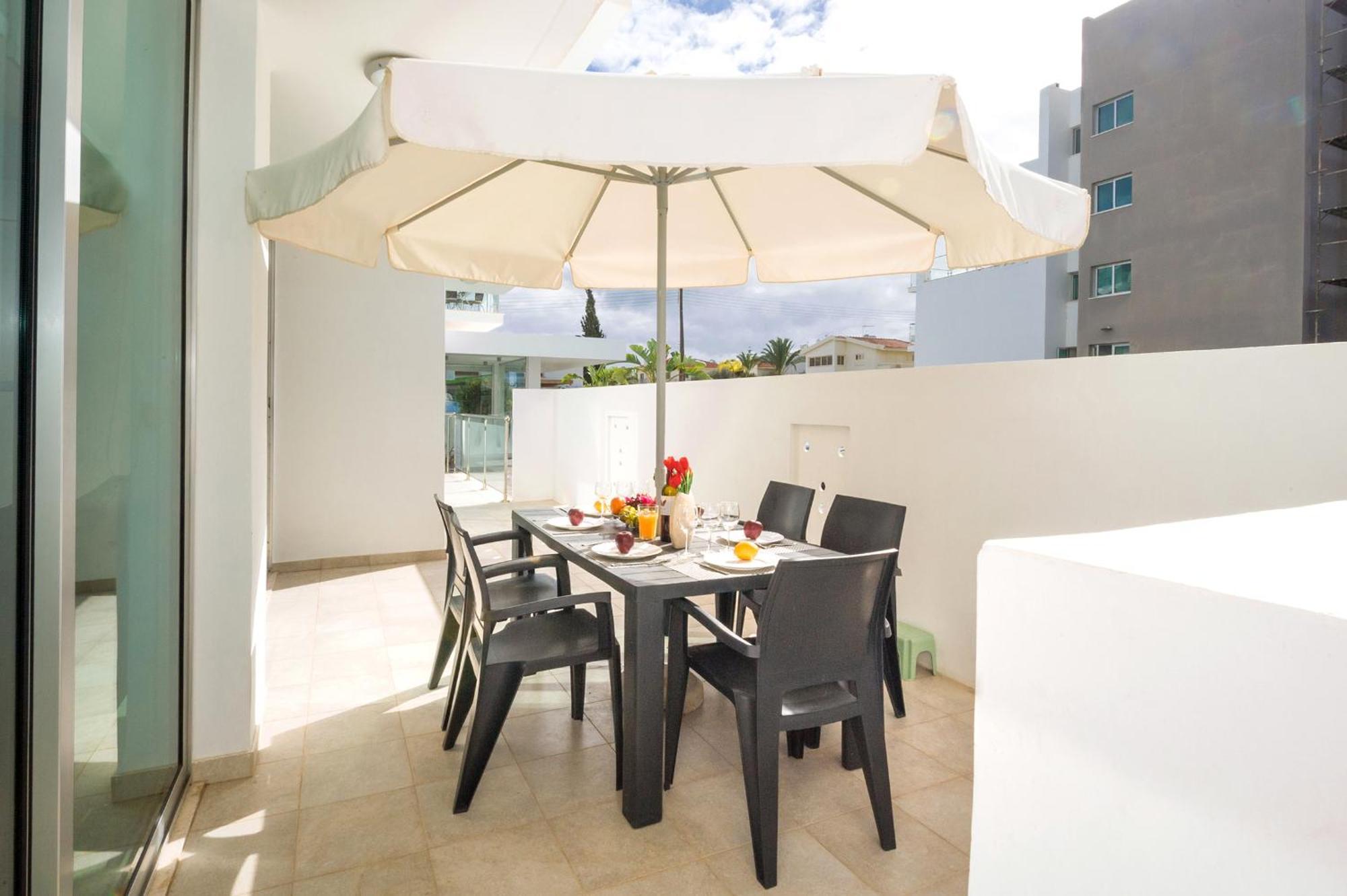 Calypso - Coralli Beachfront Apartment بروتاراس المظهر الخارجي الصورة