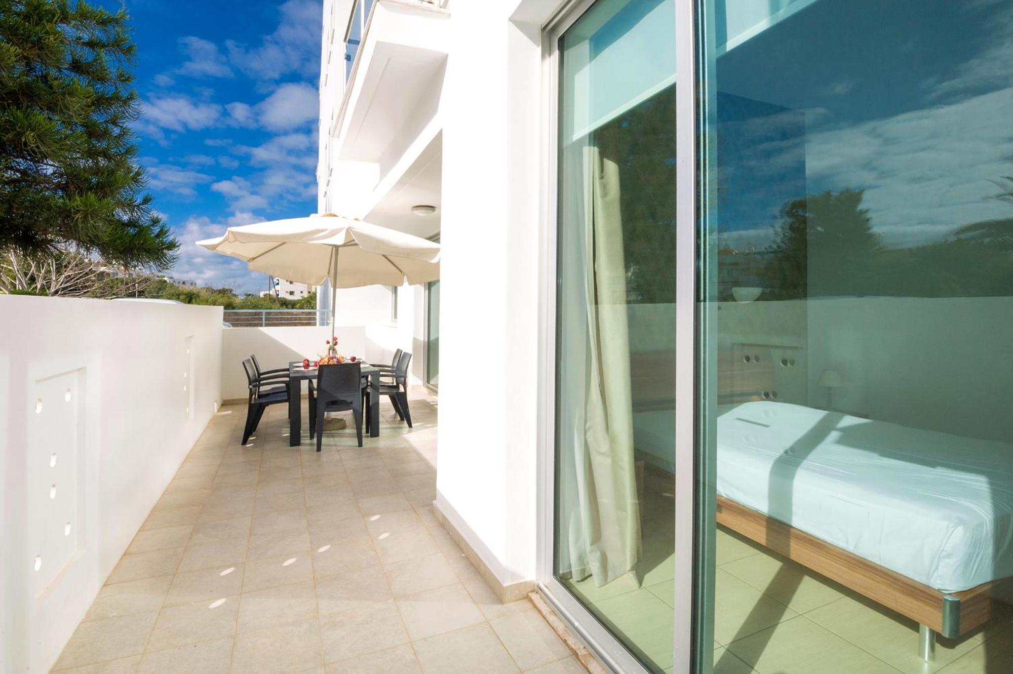 Calypso - Coralli Beachfront Apartment بروتاراس المظهر الخارجي الصورة